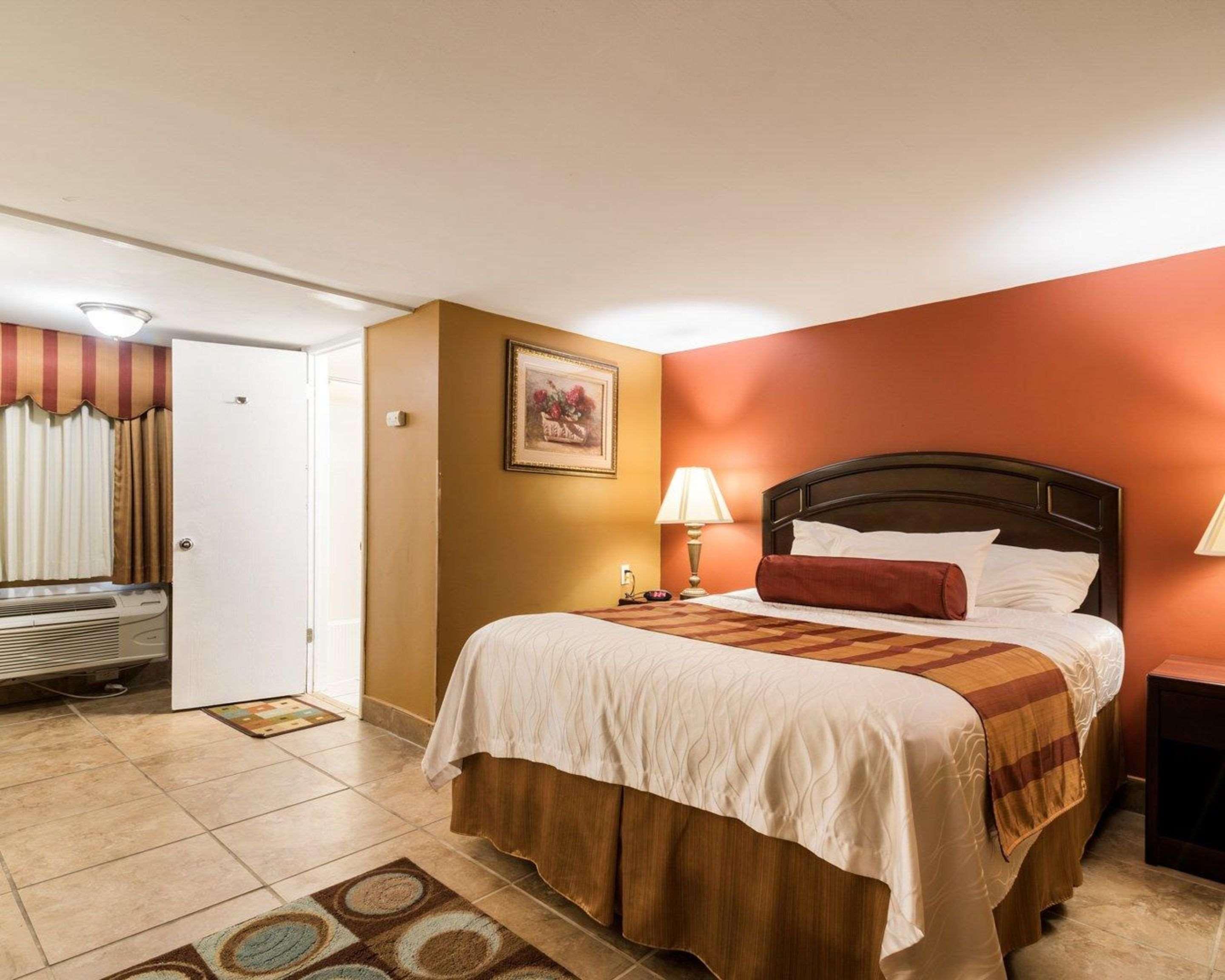 Rodeway Inn Weedsport Exterior foto