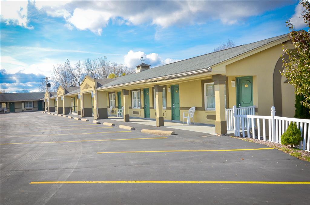 Rodeway Inn Weedsport Exterior foto